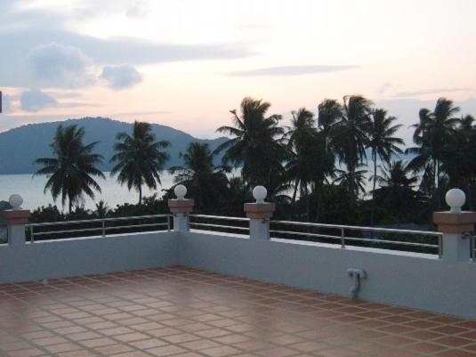 Raya Rawai Place Luaran gambar